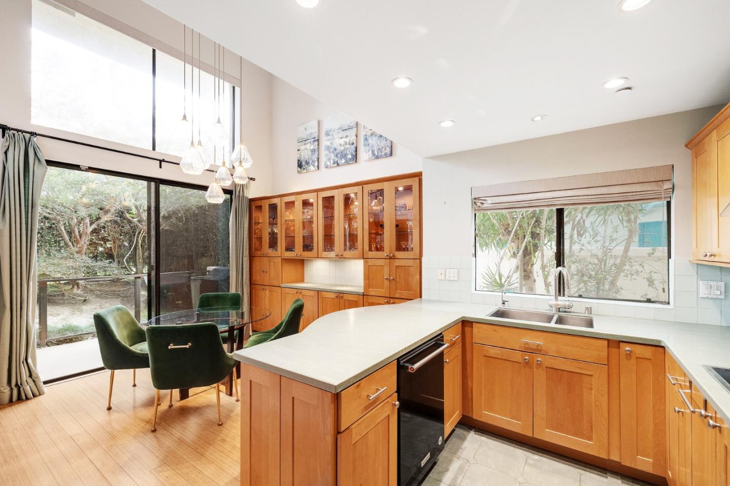 Detail Gallery Image 6 of 29 For 420 Esplanade #4,  Redondo Beach,  CA 90277 - 2 Beds | 2 Baths