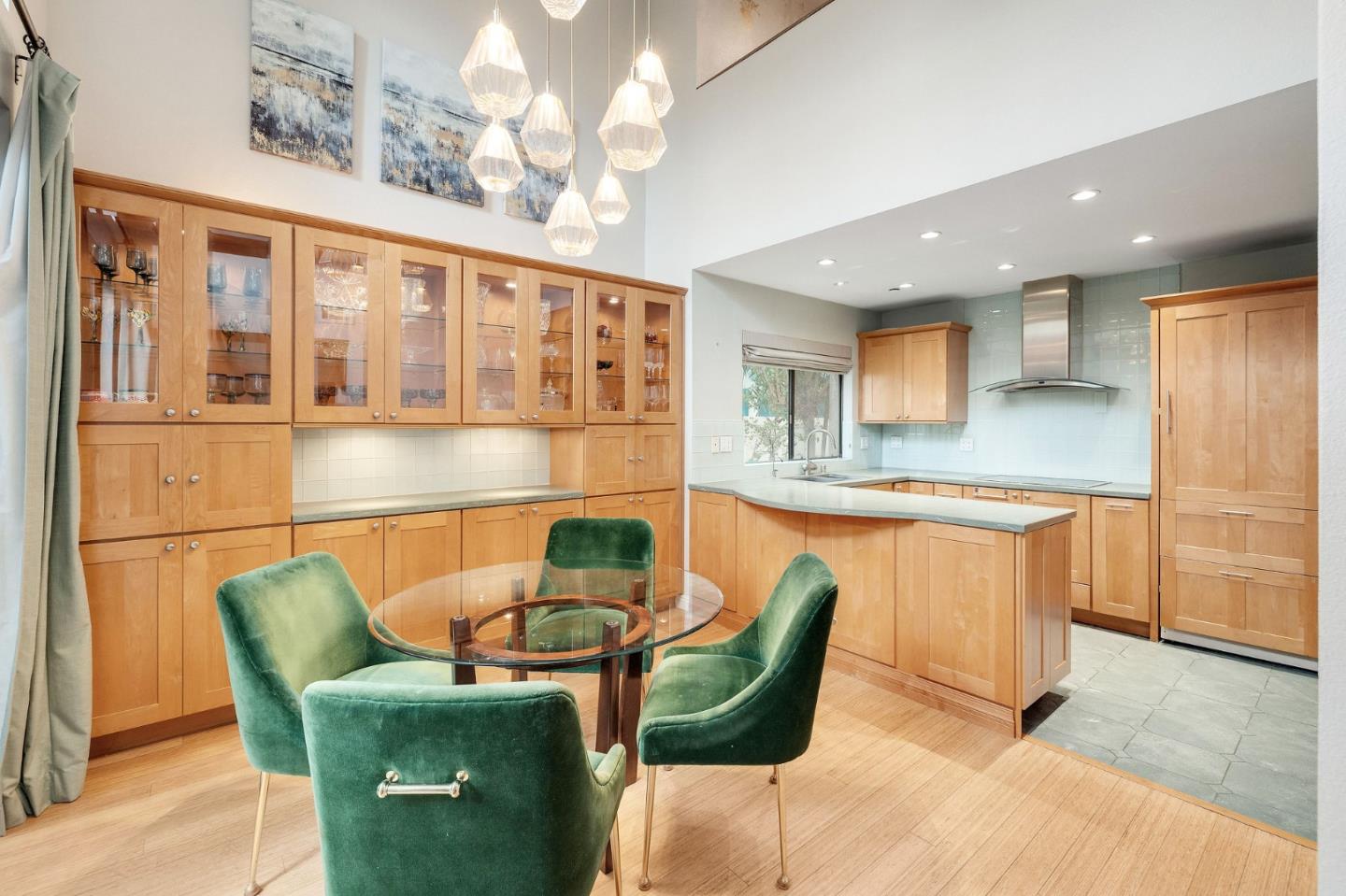 Detail Gallery Image 8 of 29 For 420 Esplanade #4,  Redondo Beach,  CA 90277 - 2 Beds | 2 Baths