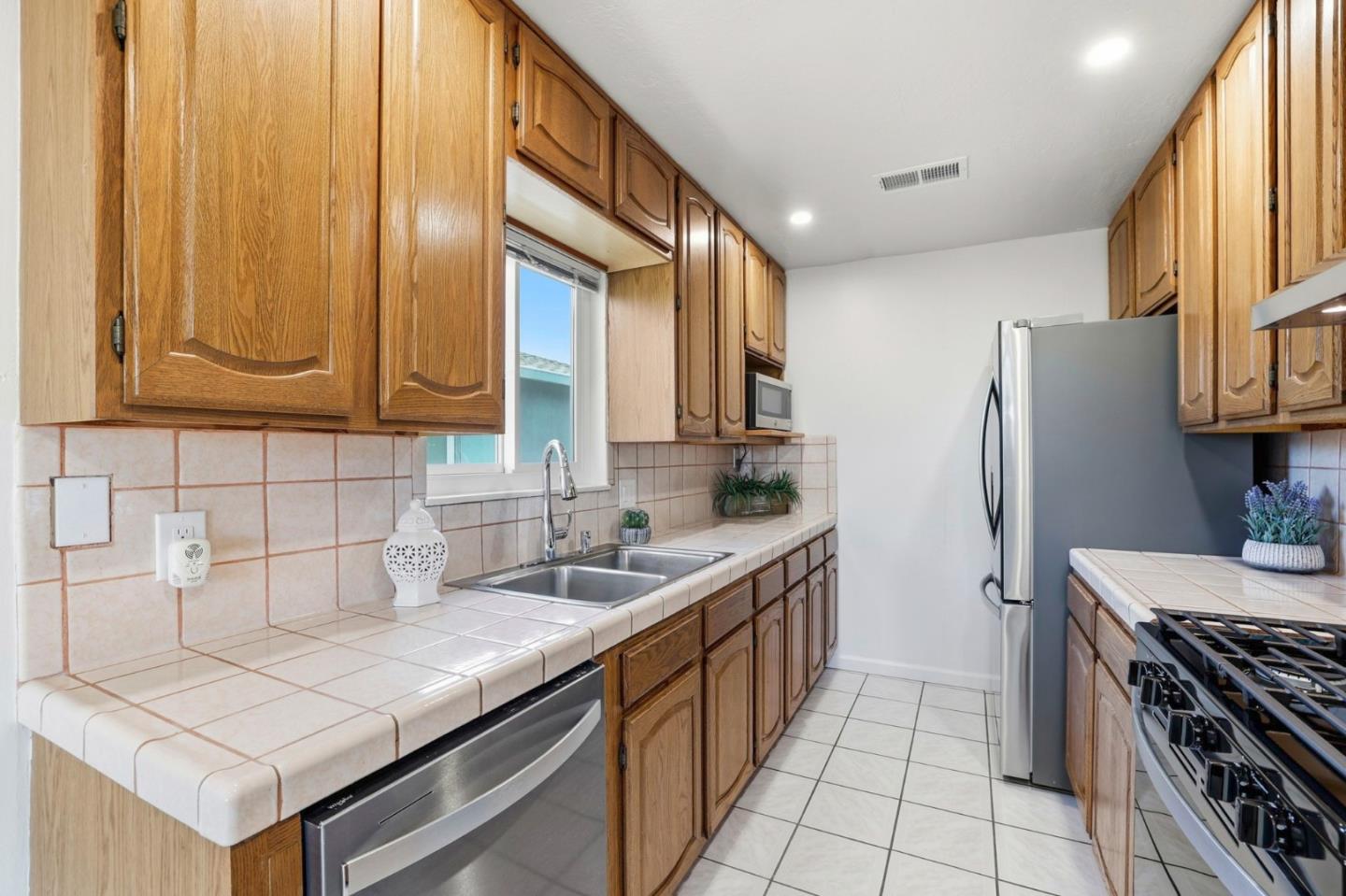 Detail Gallery Image 37 of 47 For 1861 Nelson Dr, Santa Clara,  CA 95054 - 4 Beds | 2 Baths