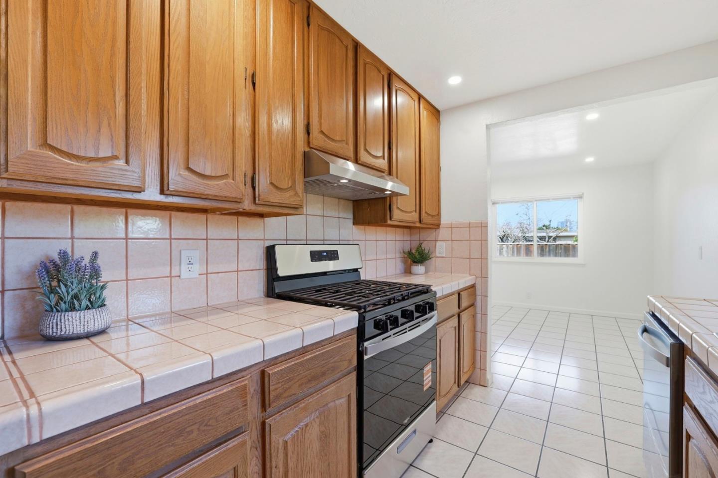 Detail Gallery Image 5 of 47 For 1861 Nelson Dr, Santa Clara,  CA 95054 - 4 Beds | 2 Baths