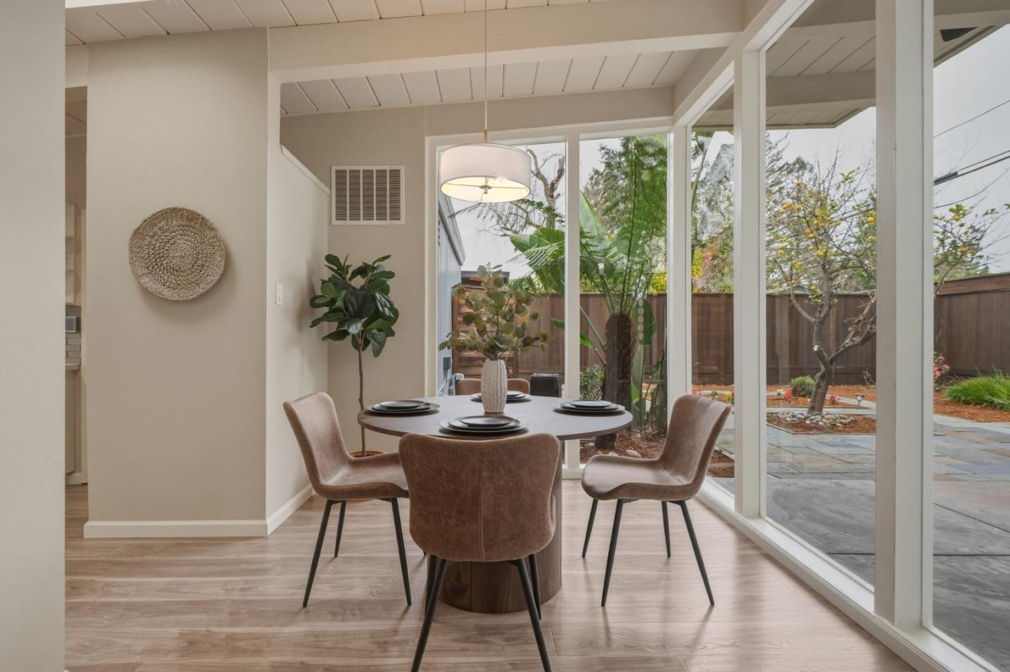 Detail Gallery Image 11 of 45 For 1135 Cedarwood Way, Redwood City,  CA 94061 - 3 Beds | 2 Baths