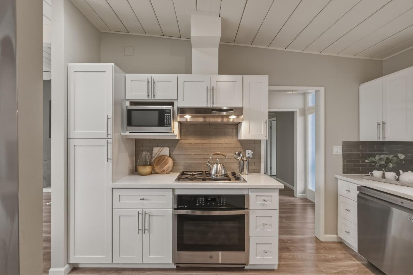 Detail Gallery Image 15 of 45 For 1135 Cedarwood Way, Redwood City,  CA 94061 - 3 Beds | 2 Baths