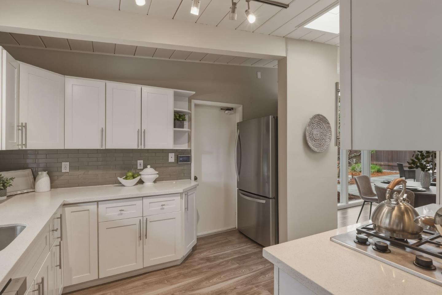 Detail Gallery Image 16 of 45 For 1135 Cedarwood Way, Redwood City,  CA 94061 - 3 Beds | 2 Baths