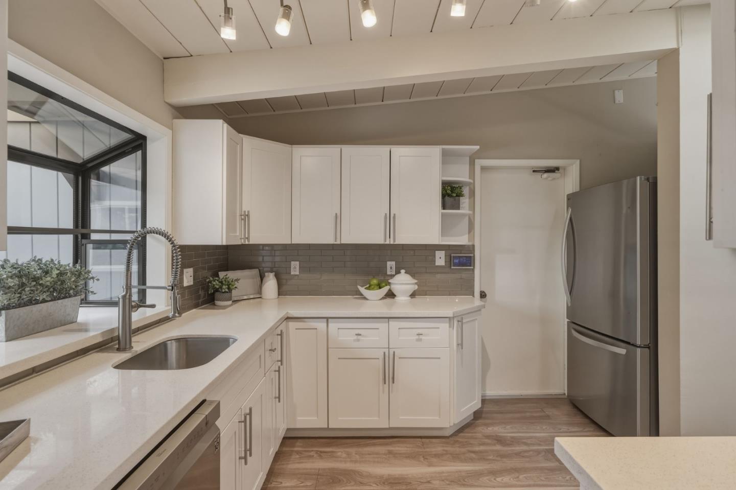 Detail Gallery Image 18 of 45 For 1135 Cedarwood Way, Redwood City,  CA 94061 - 3 Beds | 2 Baths