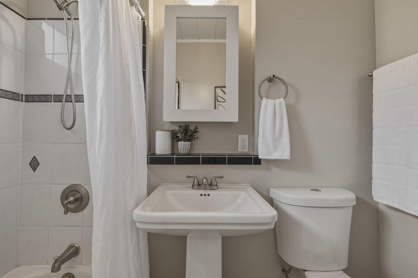 Detail Gallery Image 35 of 45 For 1135 Cedarwood Way, Redwood City,  CA 94061 - 3 Beds | 2 Baths