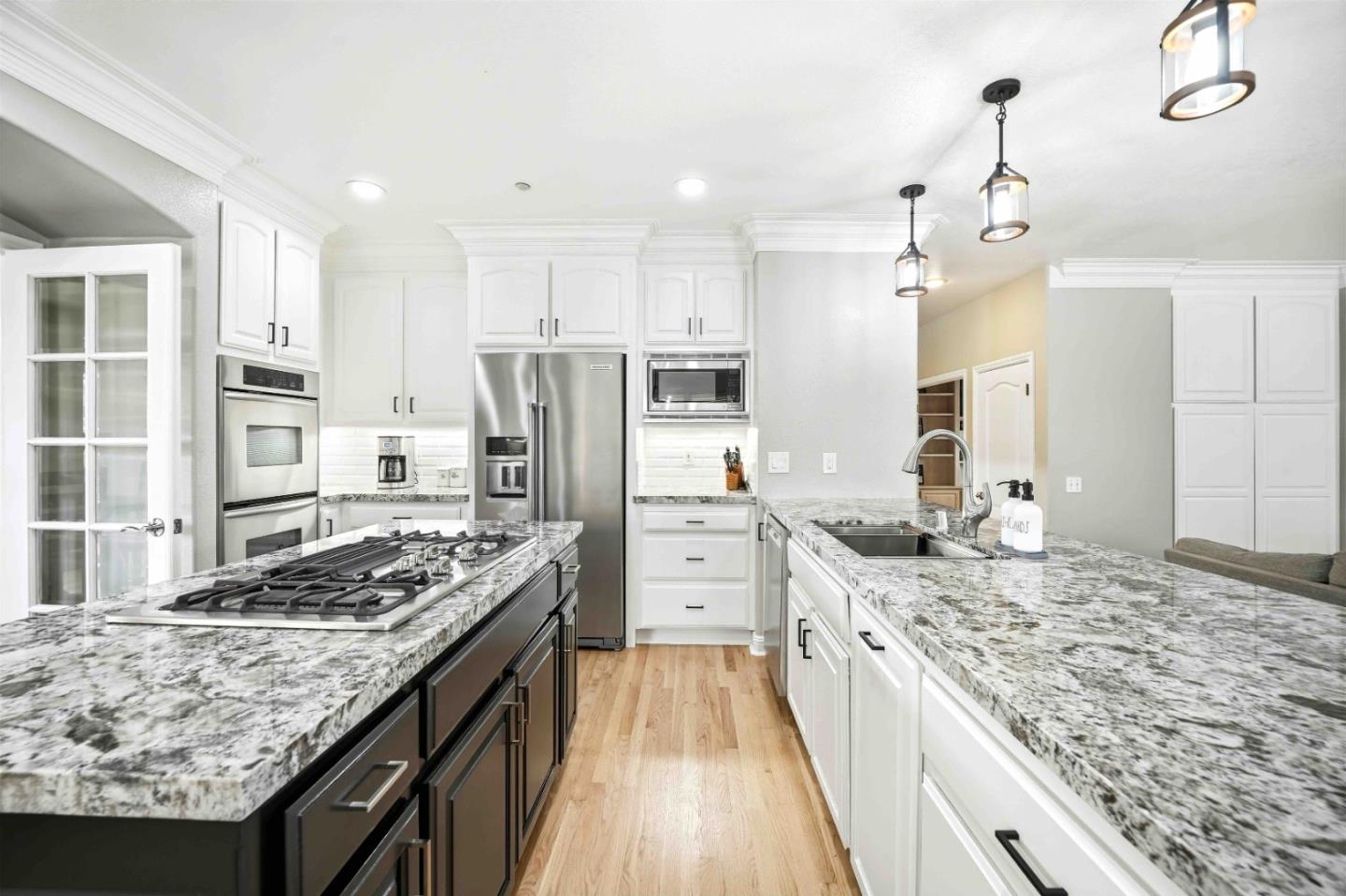 Detail Gallery Image 11 of 66 For 832 English Walnut Way, Morgan Hill,  CA 95037 - 5 Beds | 3 Baths