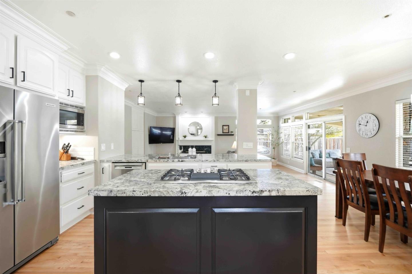 Detail Gallery Image 12 of 66 For 832 English Walnut Way, Morgan Hill,  CA 95037 - 5 Beds | 3 Baths