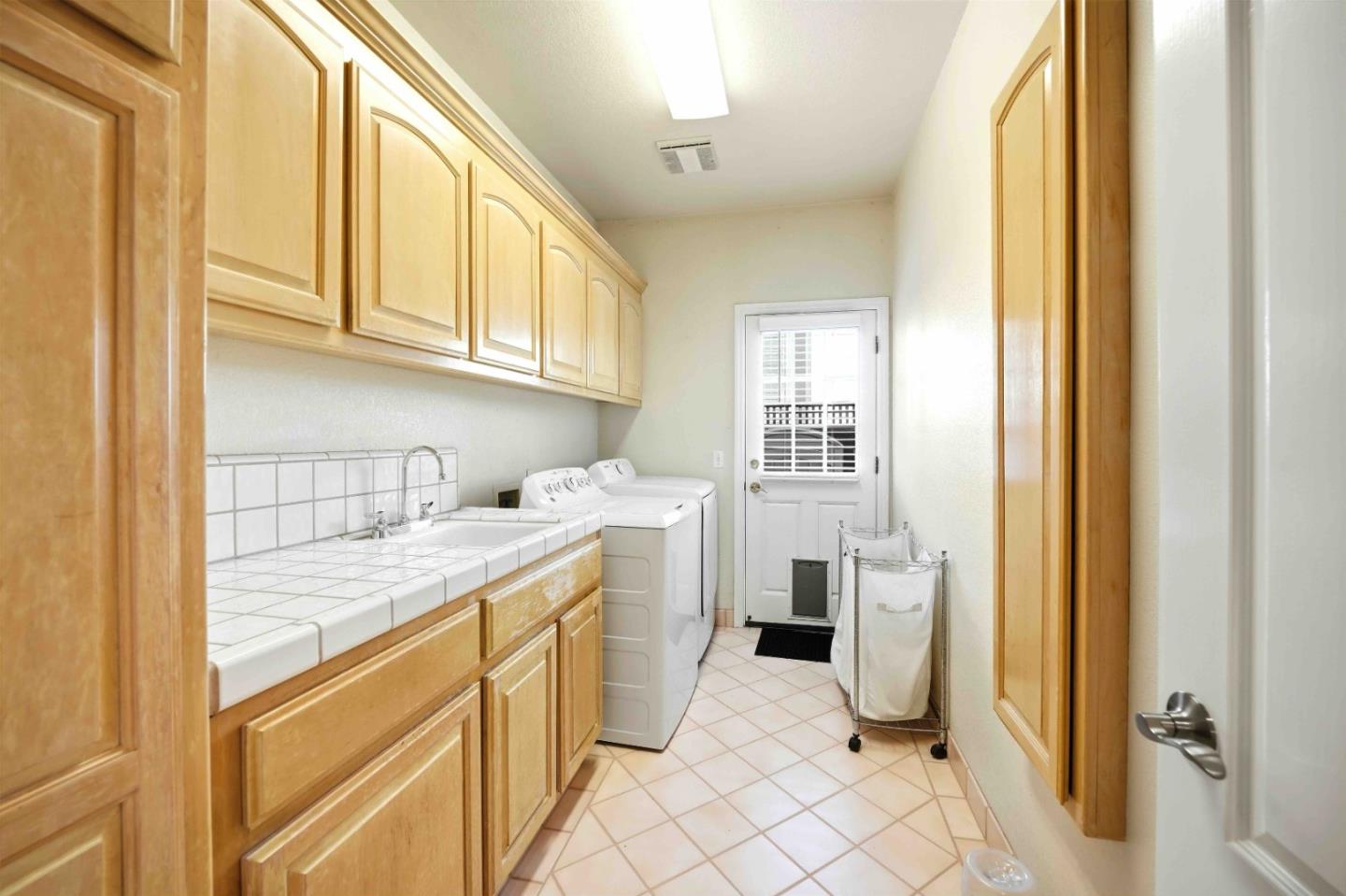 Detail Gallery Image 22 of 66 For 832 English Walnut Way, Morgan Hill,  CA 95037 - 5 Beds | 3 Baths