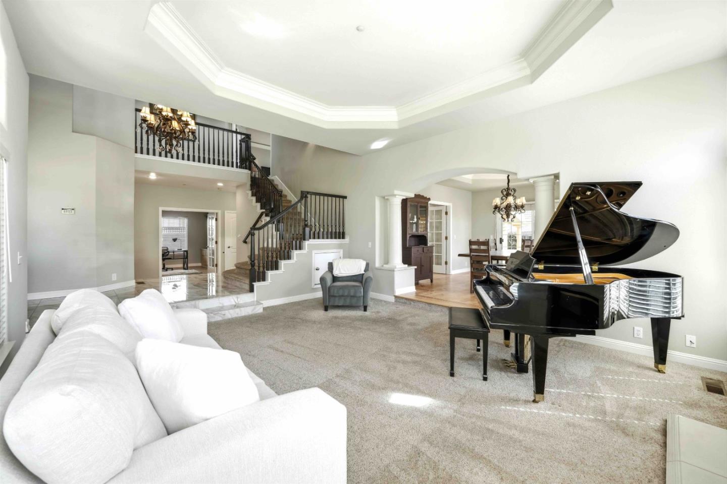 Detail Gallery Image 7 of 66 For 832 English Walnut Way, Morgan Hill,  CA 95037 - 5 Beds | 3 Baths