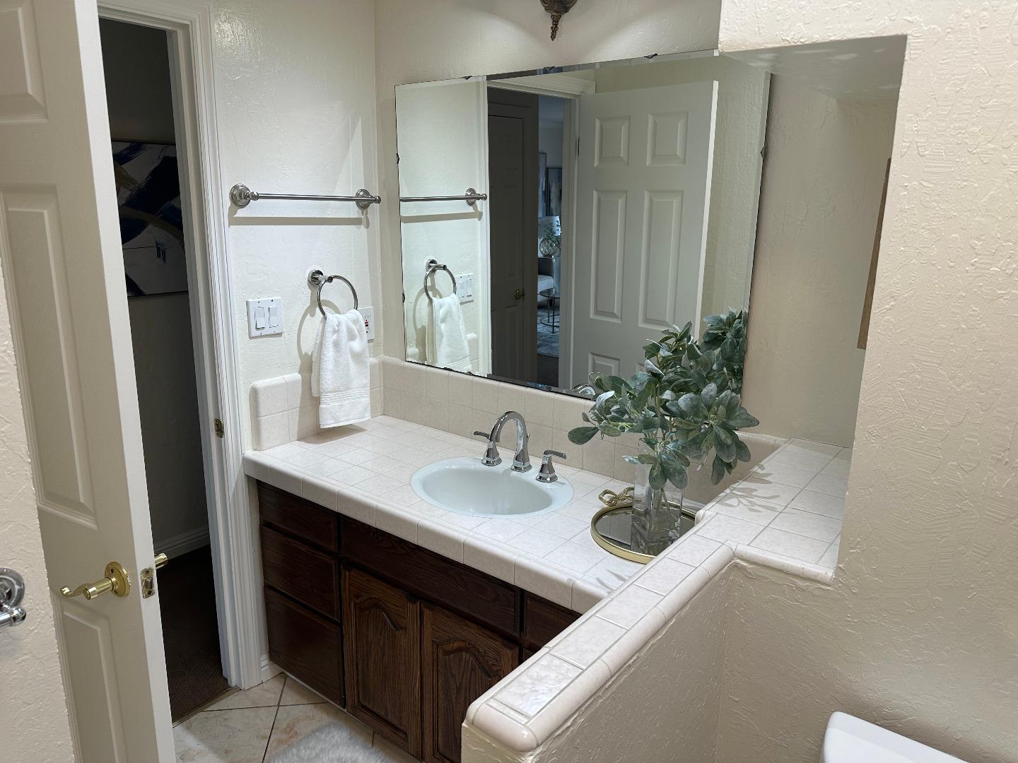Detail Gallery Image 3 of 19 For 1518 Parkview Ave, San Jose,  CA 95130 - 3 Beds | 2 Baths