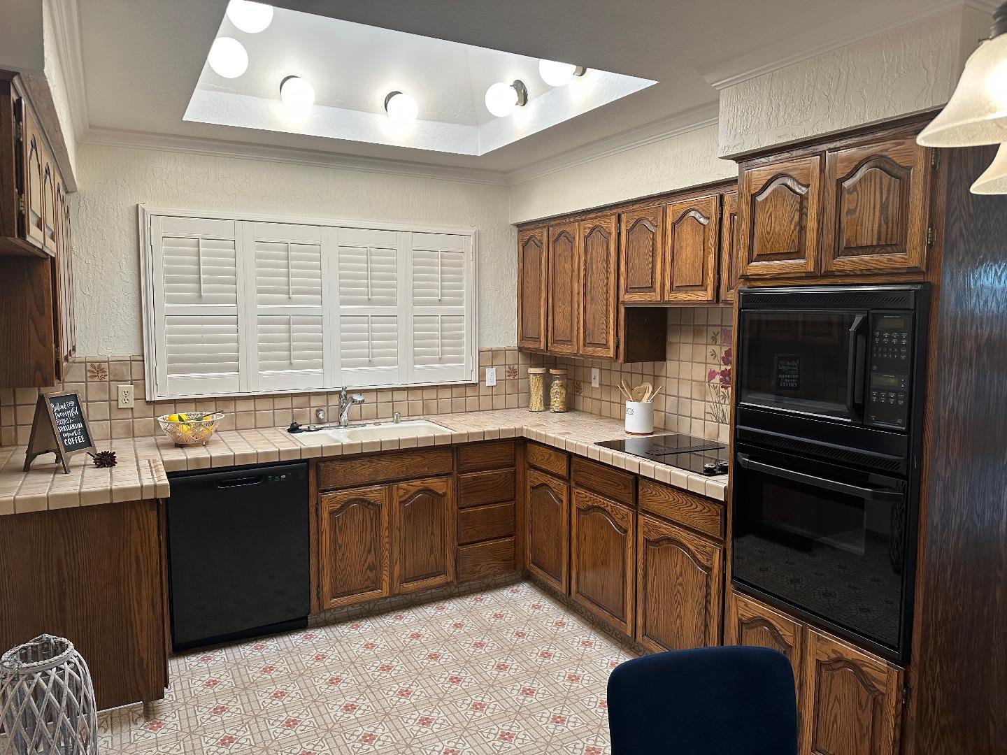 Detail Gallery Image 6 of 19 For 1518 Parkview Ave, San Jose,  CA 95130 - 3 Beds | 2 Baths