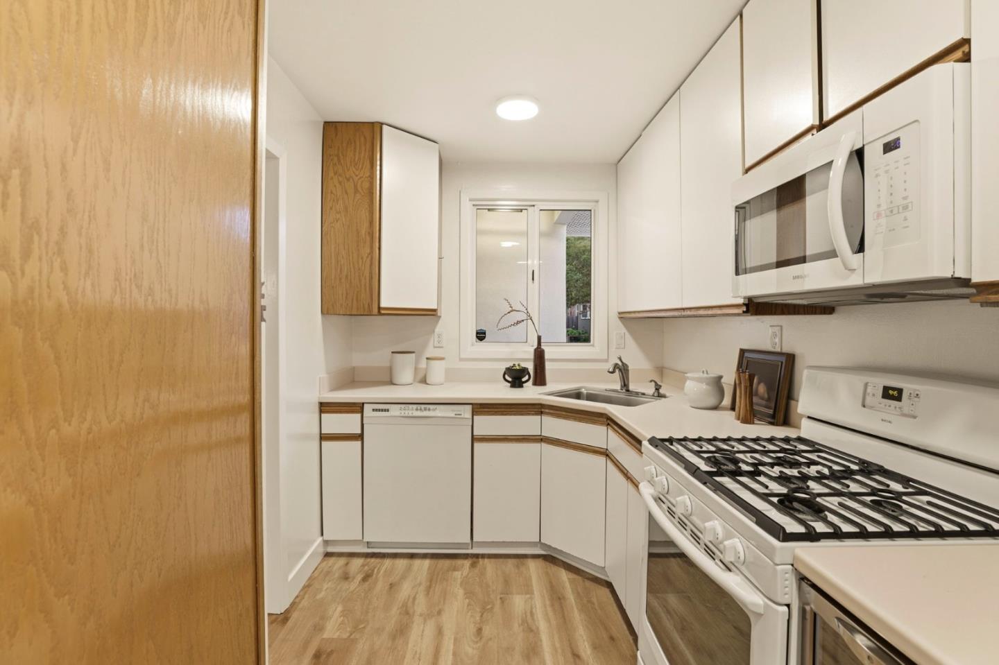 Detail Gallery Image 13 of 36 For 2847 Carolina Ave, Redwood City,  CA 94061 - 5 Beds | 3 Baths