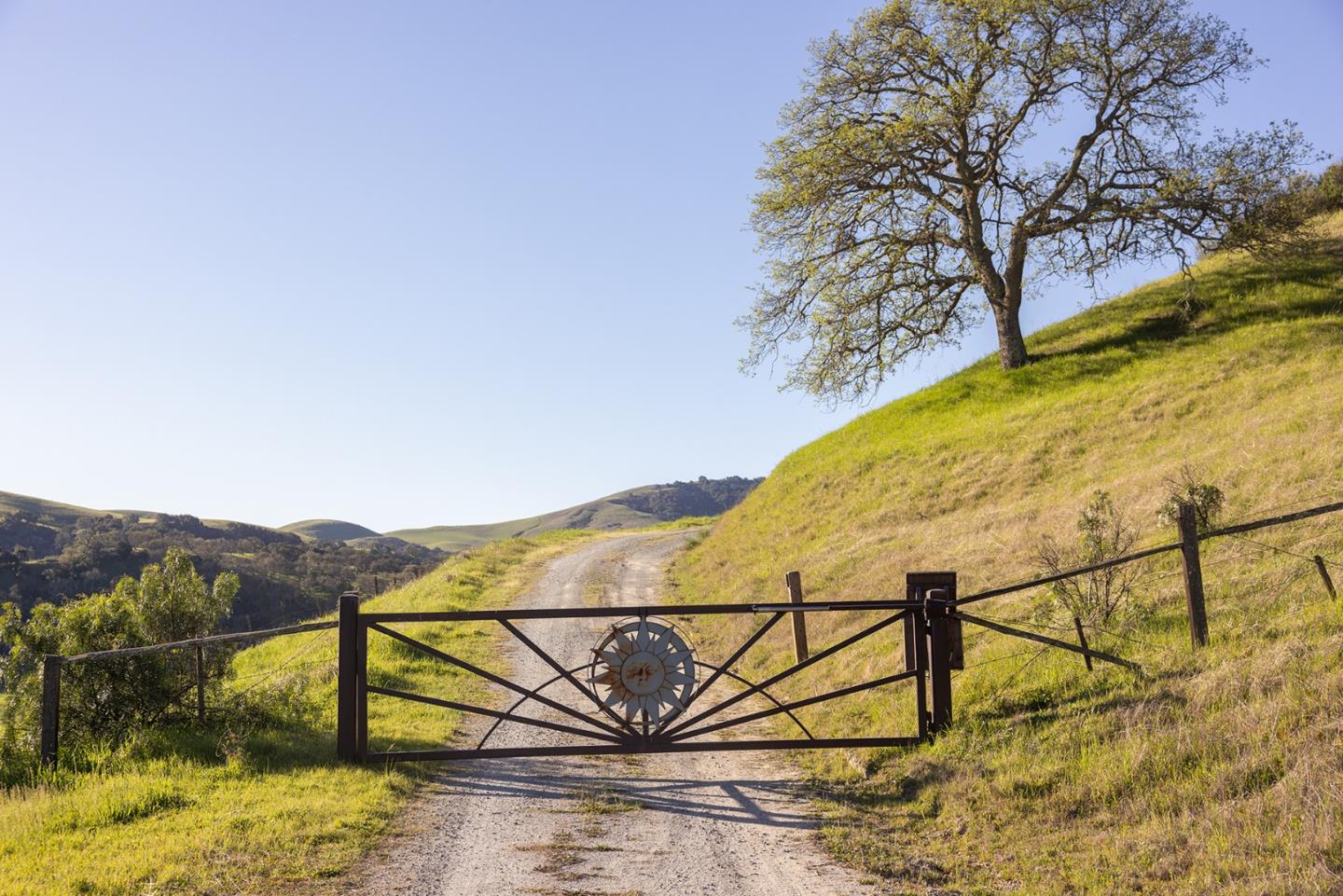 Detail Gallery Image 2 of 41 For 28000 Underwood Rd, Corral De Tierra,  CA 93908 - 3 Beds | 2 Baths