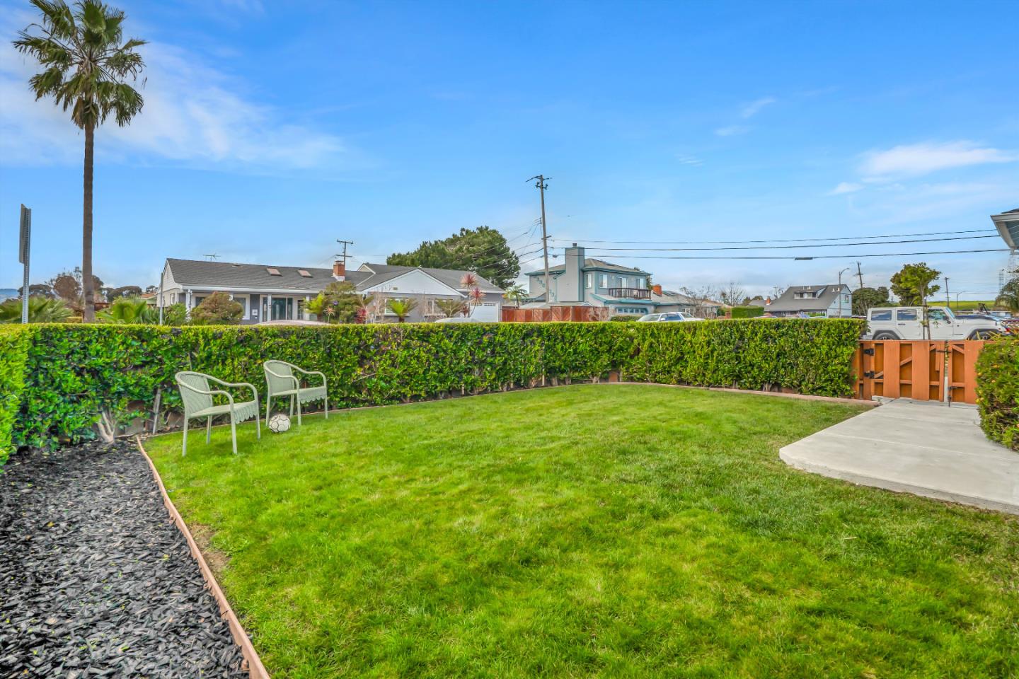 Detail Gallery Image 4 of 34 For 2081 Shoreview Ave, San Mateo,  CA 94401 - 2 Beds | 1 Baths