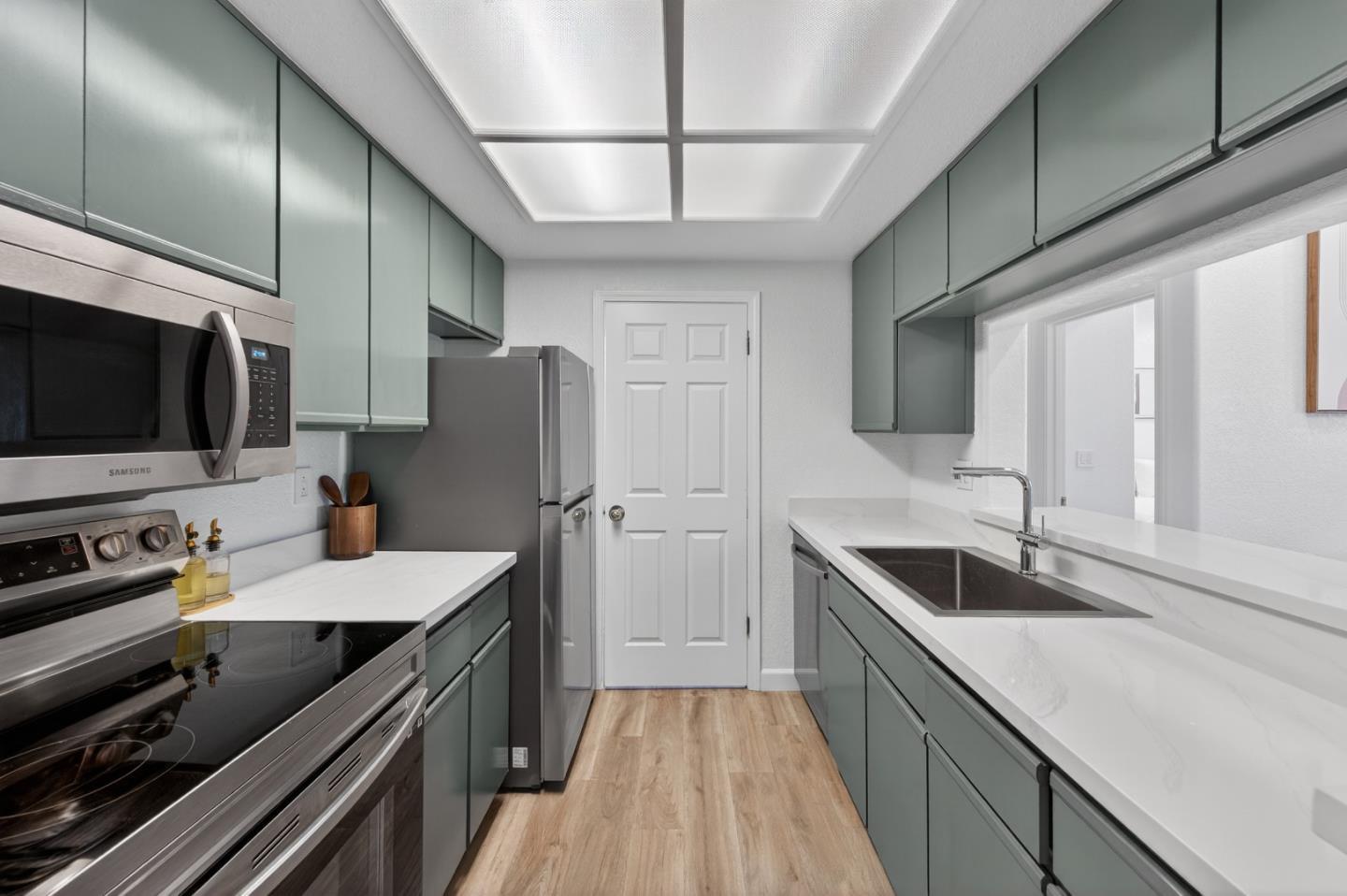 Detail Gallery Image 10 of 42 For 5964 Bridgeport Lake Way, San Jose,  CA 95123 - 2 Beds | 2 Baths