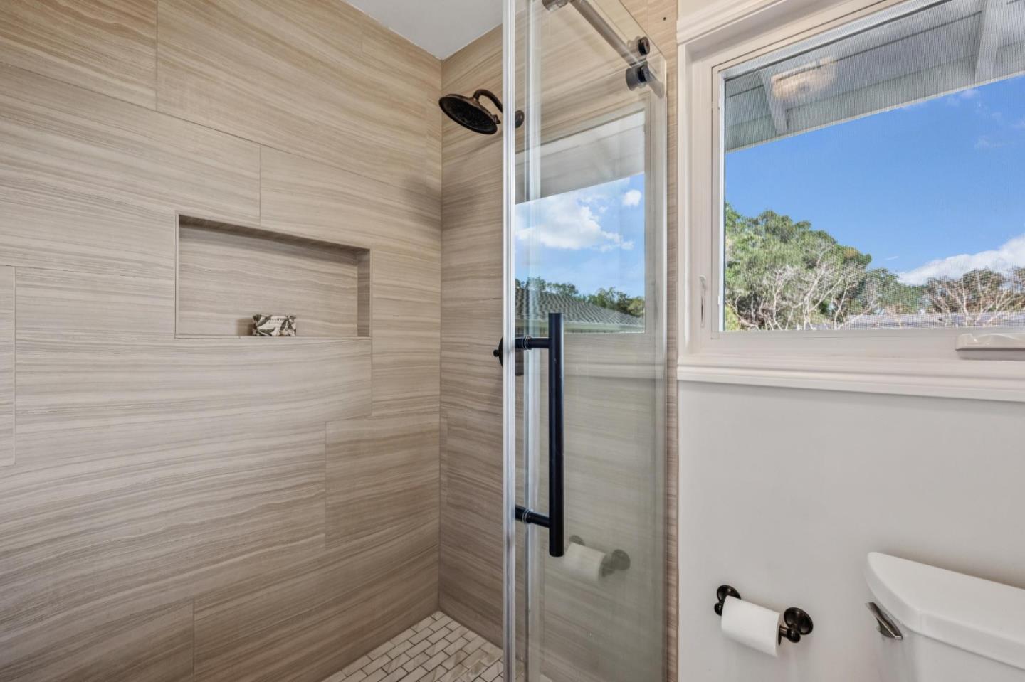 Detail Gallery Image 17 of 24 For 354 Devonshire Blvd, San Carlos,  CA 94070 - 4 Beds | 2 Baths