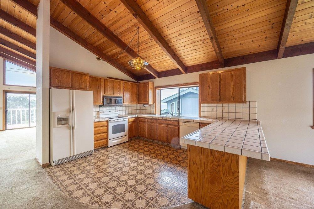 Detail Gallery Image 14 of 36 For 583 Sierra St, Moss Beach,  CA 94038 - 4 Beds | 2/1 Baths