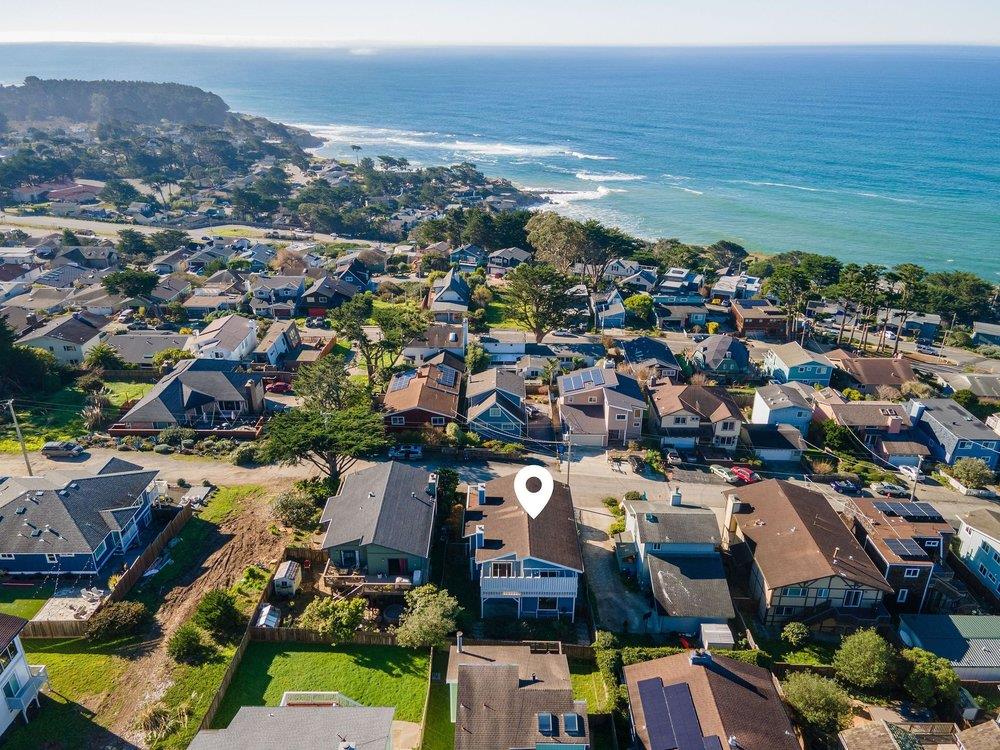 Detail Gallery Image 2 of 36 For 583 Sierra St, Moss Beach,  CA 94038 - 4 Beds | 2/1 Baths