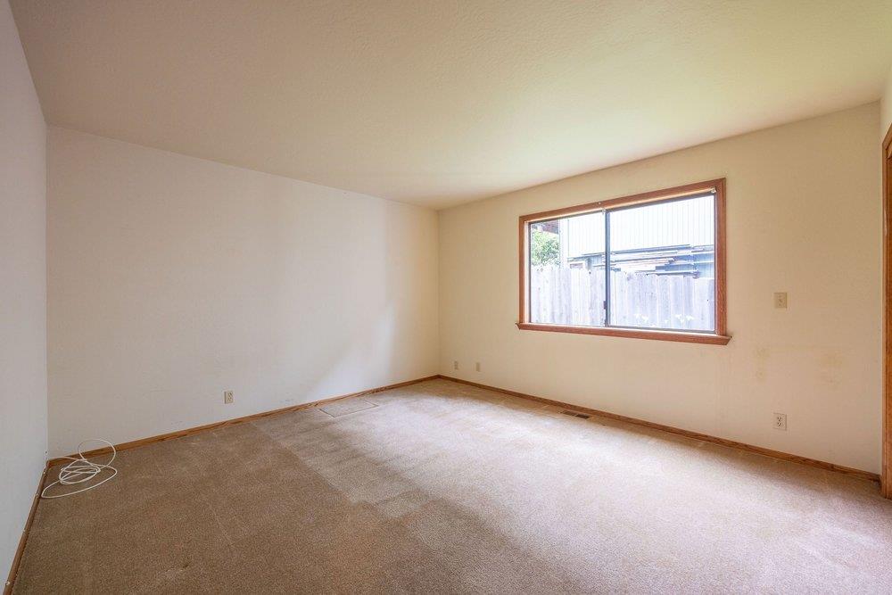 Detail Gallery Image 24 of 36 For 583 Sierra St, Moss Beach,  CA 94038 - 4 Beds | 2/1 Baths