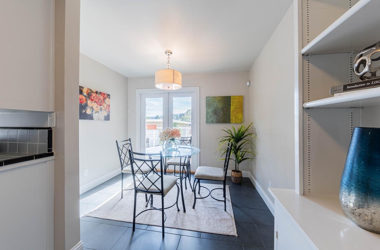 Detail Gallery Image 12 of 39 For 89 via Descanso, Monterey,  CA 93940 - 2 Beds | 2 Baths