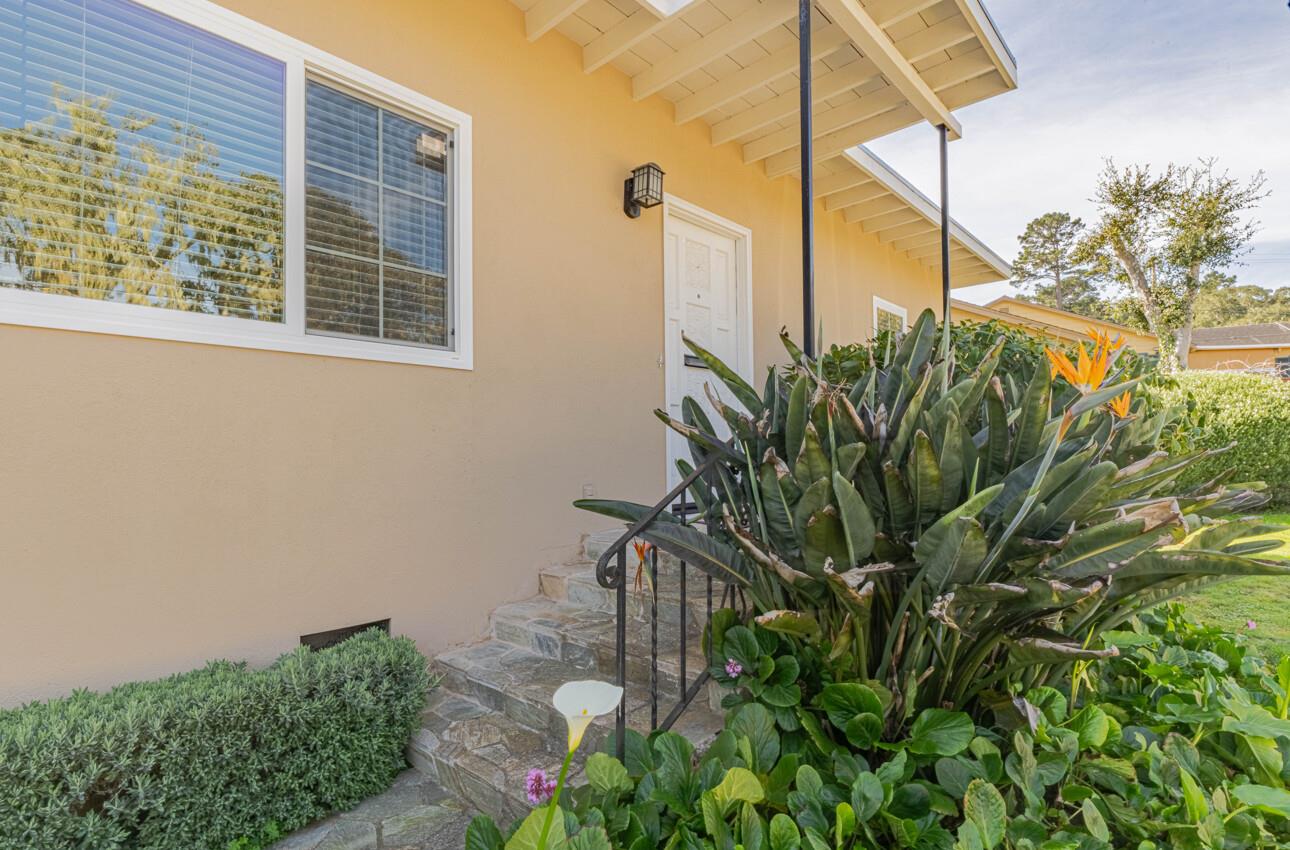 Detail Gallery Image 2 of 39 For 89 via Descanso, Monterey,  CA 93940 - 2 Beds | 2 Baths