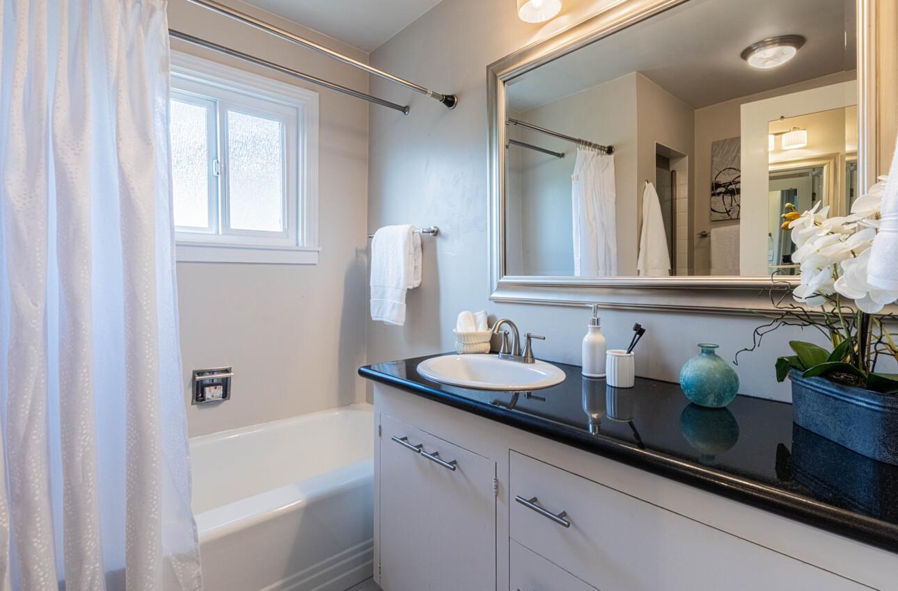 Detail Gallery Image 27 of 39 For 89 via Descanso, Monterey,  CA 93940 - 2 Beds | 2 Baths