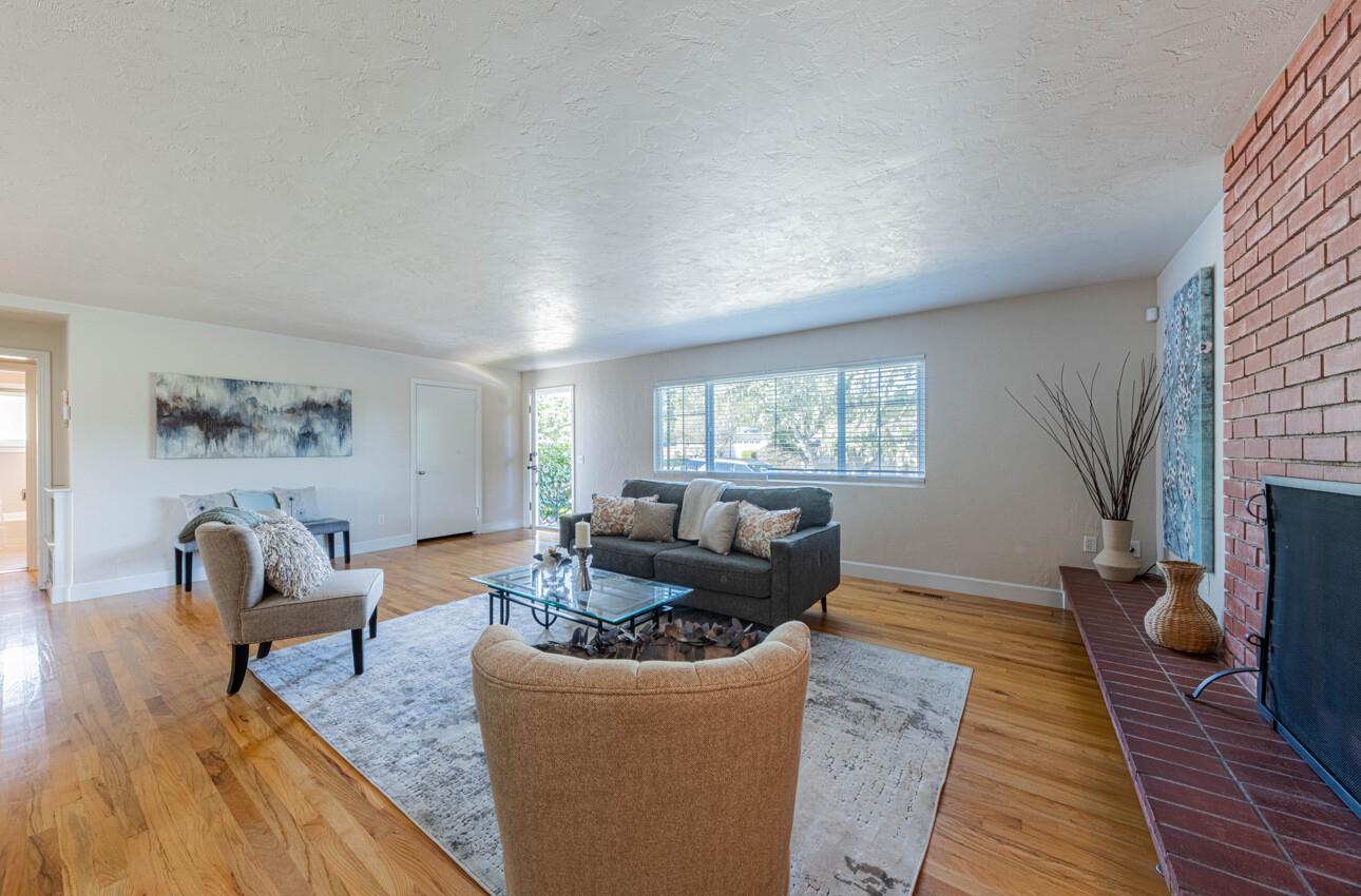 Detail Gallery Image 5 of 39 For 89 via Descanso, Monterey,  CA 93940 - 2 Beds | 2 Baths