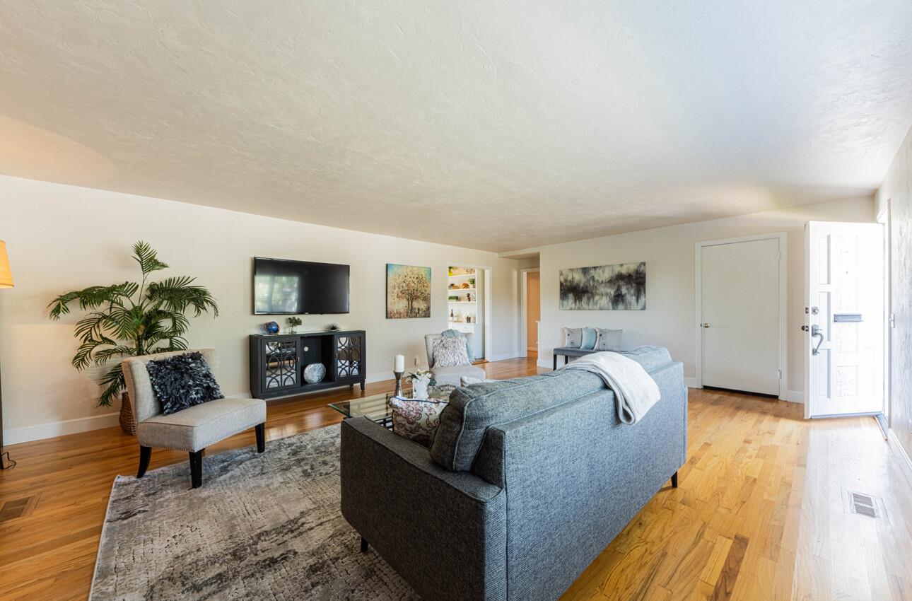 Detail Gallery Image 6 of 39 For 89 via Descanso, Monterey,  CA 93940 - 2 Beds | 2 Baths