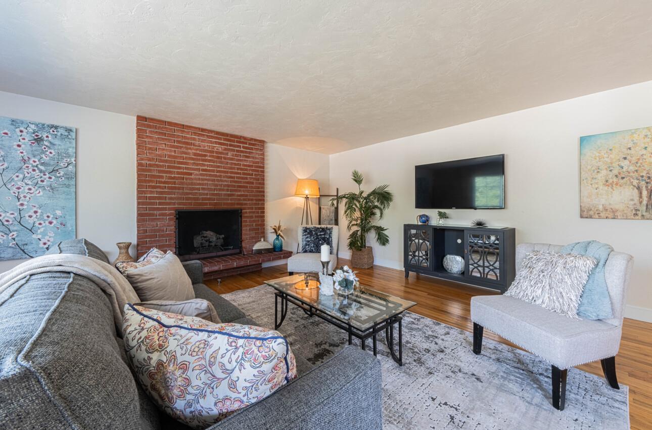 Detail Gallery Image 7 of 39 For 89 via Descanso, Monterey,  CA 93940 - 2 Beds | 2 Baths