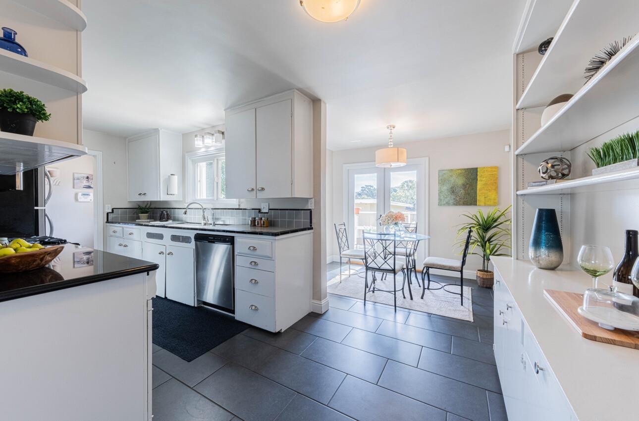 Detail Gallery Image 8 of 39 For 89 via Descanso, Monterey,  CA 93940 - 2 Beds | 2 Baths