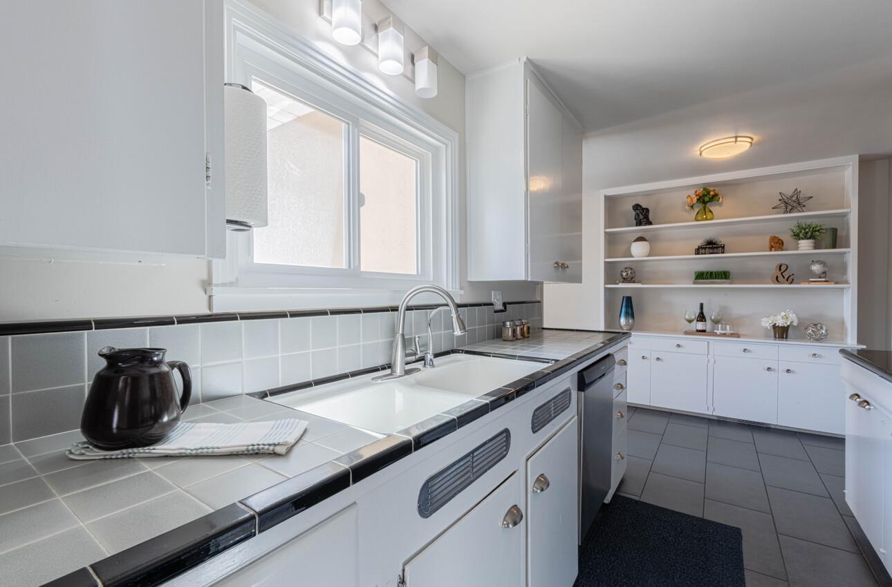 Detail Gallery Image 9 of 39 For 89 via Descanso, Monterey,  CA 93940 - 2 Beds | 2 Baths