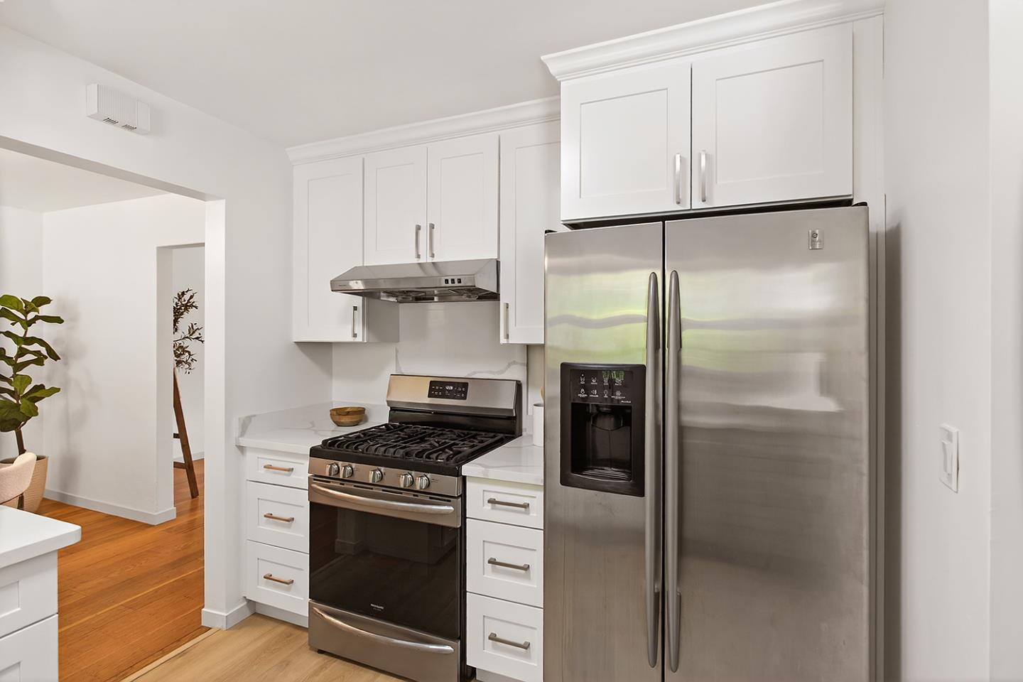 Detail Gallery Image 10 of 27 For 1046 Lupin Way, San Carlos,  CA 94070 - 2 Beds | 1 Baths