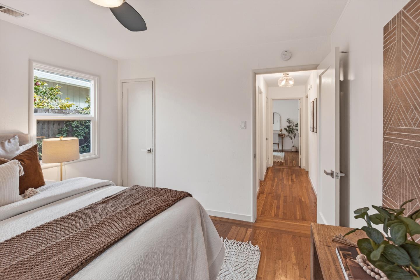 Detail Gallery Image 13 of 27 For 1046 Lupin Way, San Carlos,  CA 94070 - 2 Beds | 1 Baths