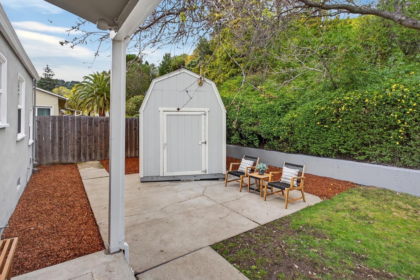 Detail Gallery Image 19 of 27 For 1046 Lupin Way, San Carlos,  CA 94070 - 2 Beds | 1 Baths