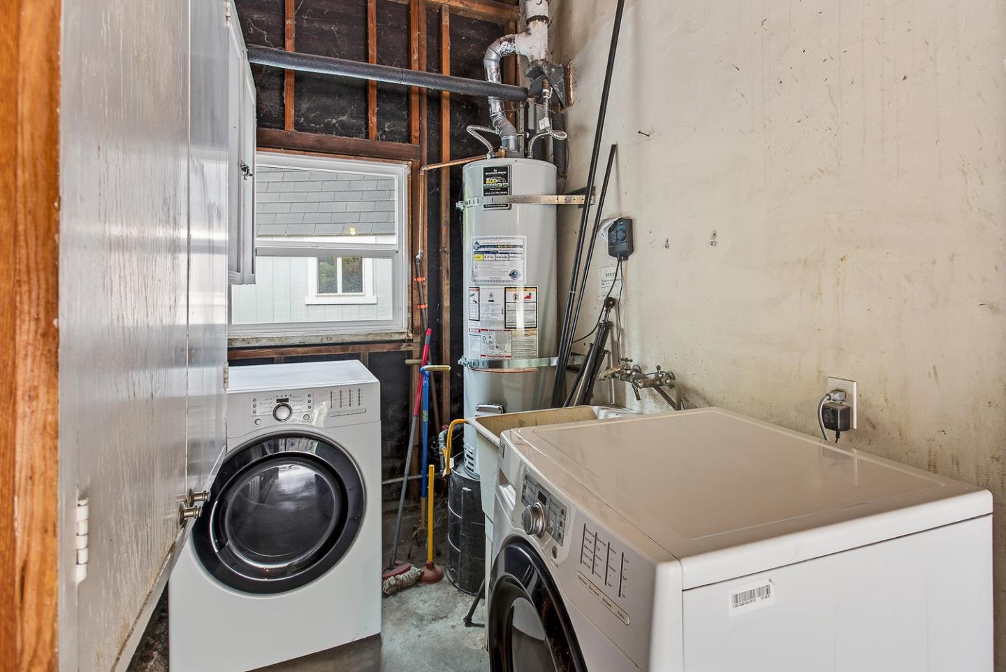 Detail Gallery Image 24 of 27 For 1046 Lupin Way, San Carlos,  CA 94070 - 2 Beds | 1 Baths