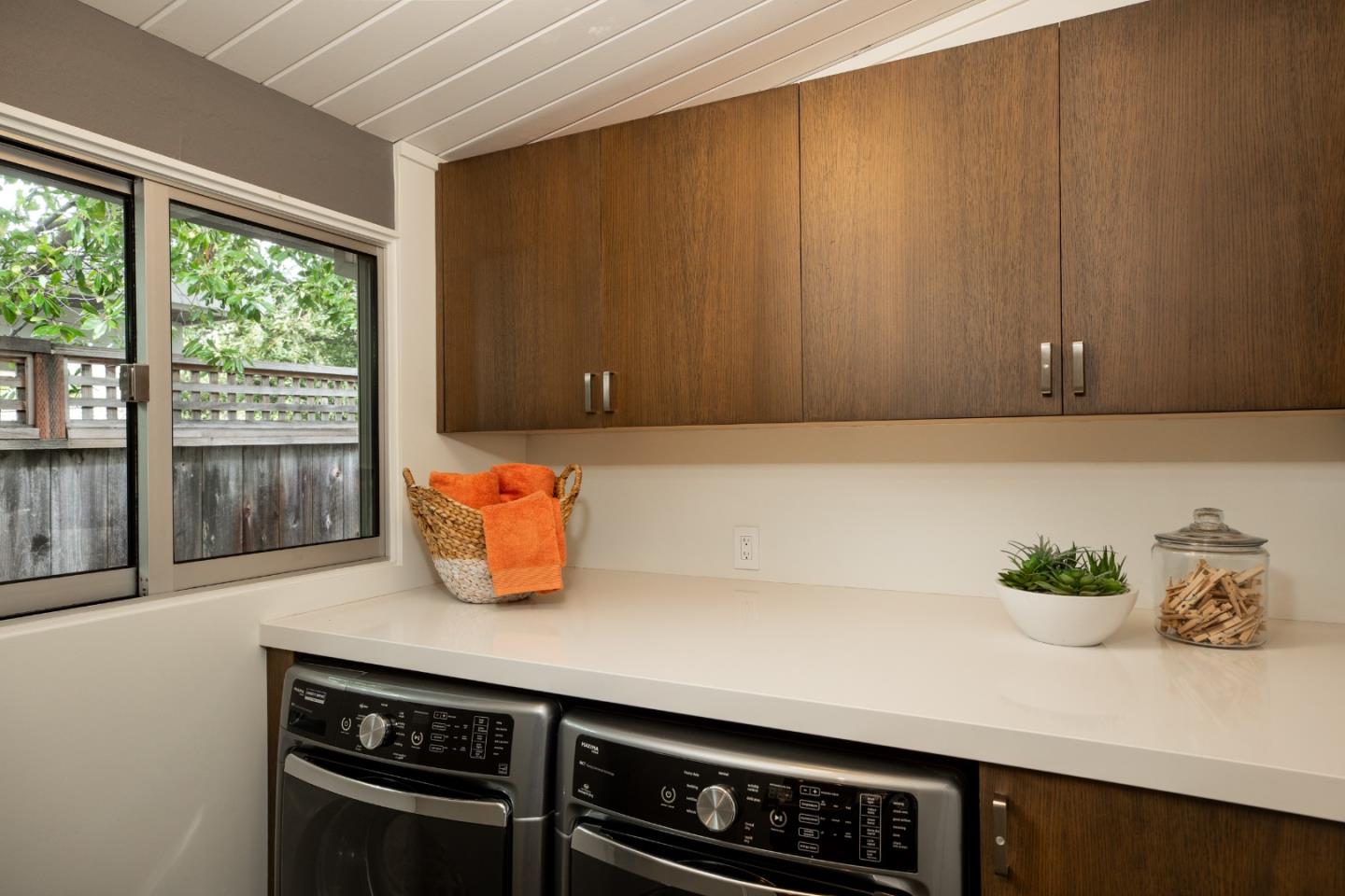 Detail Gallery Image 15 of 34 For 956 Trophy Dr, Mountain View,  CA 94040 - 3 Beds | 2 Baths