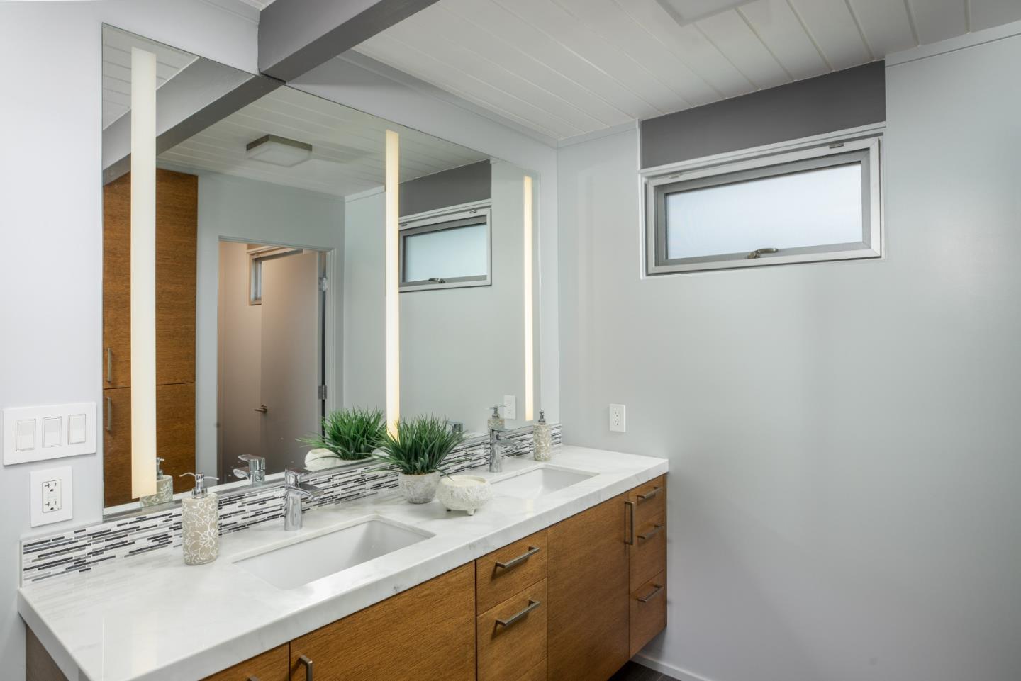 Detail Gallery Image 18 of 34 For 956 Trophy Dr, Mountain View,  CA 94040 - 3 Beds | 2 Baths