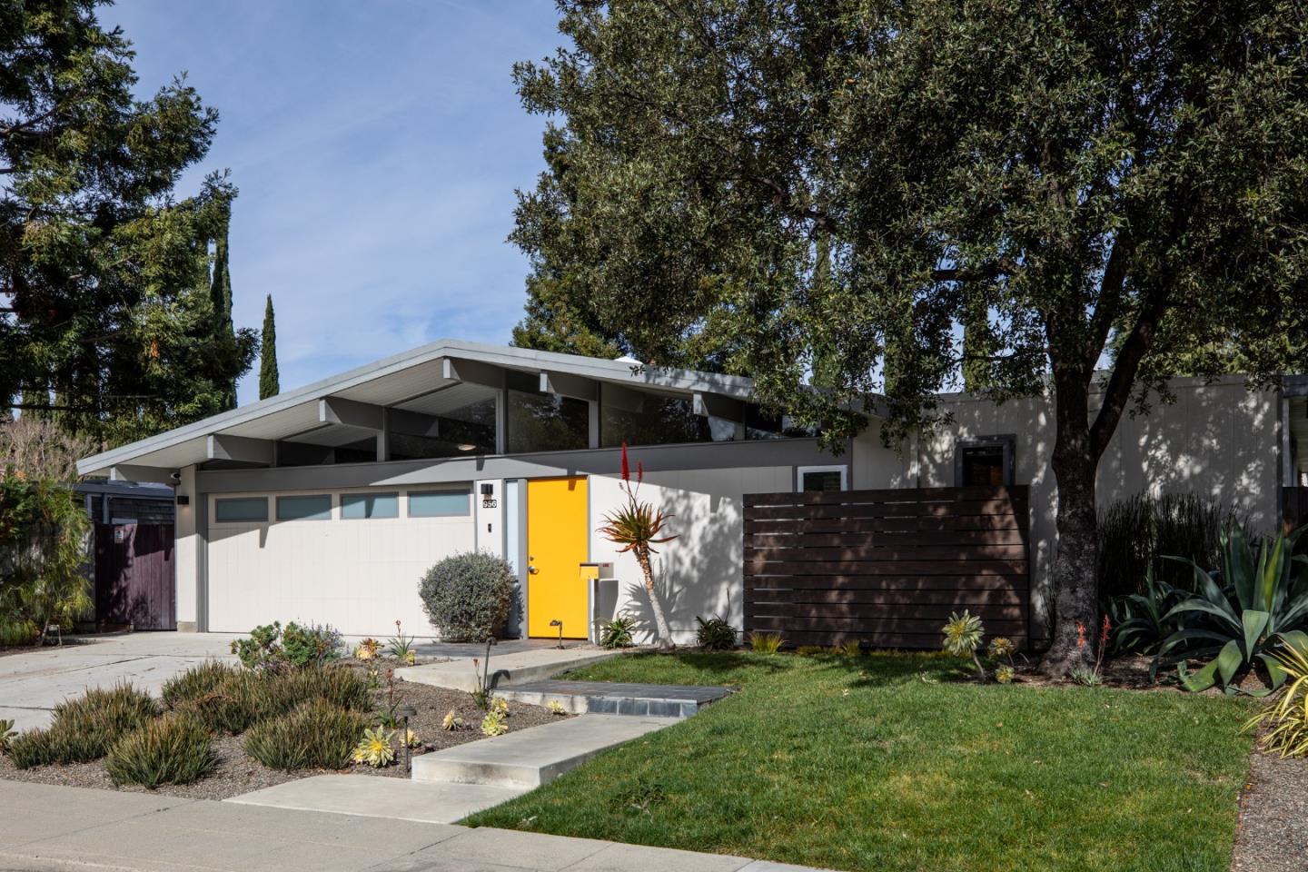 Detail Gallery Image 2 of 34 For 956 Trophy Dr, Mountain View,  CA 94040 - 3 Beds | 2 Baths