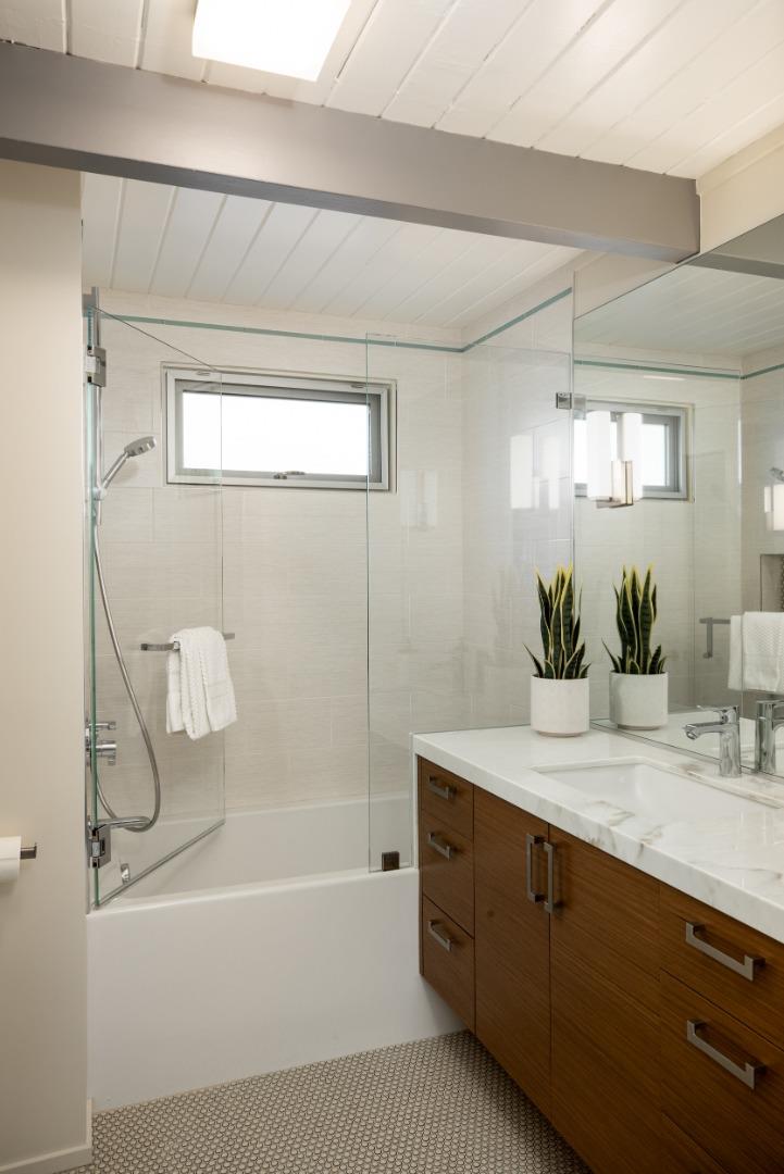 Detail Gallery Image 22 of 34 For 956 Trophy Dr, Mountain View,  CA 94040 - 3 Beds | 2 Baths
