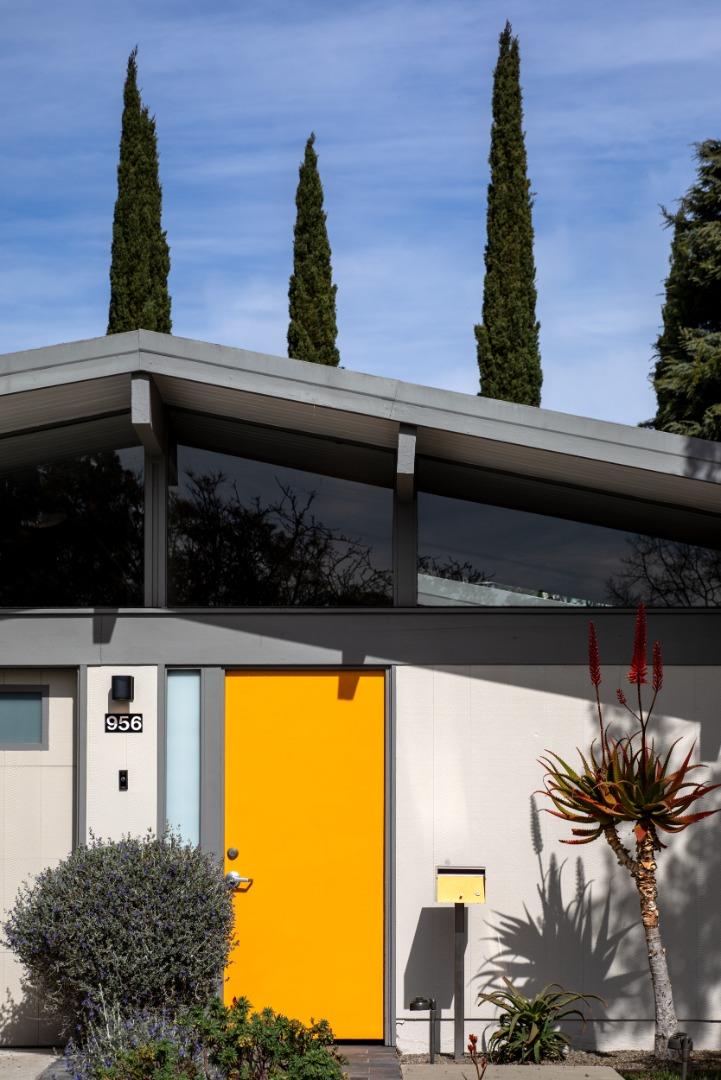 Detail Gallery Image 3 of 34 For 956 Trophy Dr, Mountain View,  CA 94040 - 3 Beds | 2 Baths