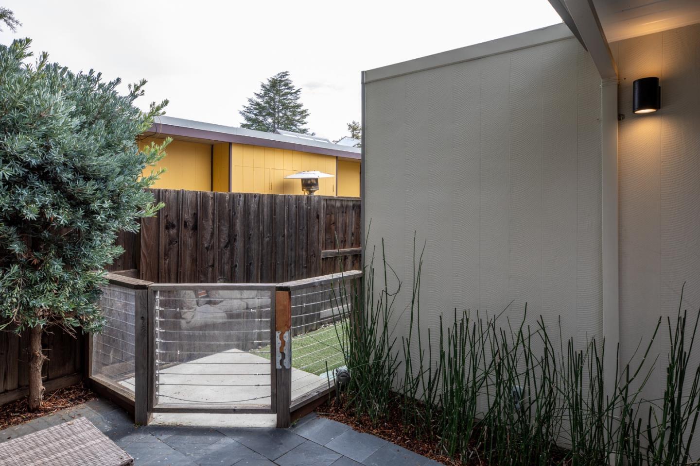 Detail Gallery Image 33 of 34 For 956 Trophy Dr, Mountain View,  CA 94040 - 3 Beds | 2 Baths