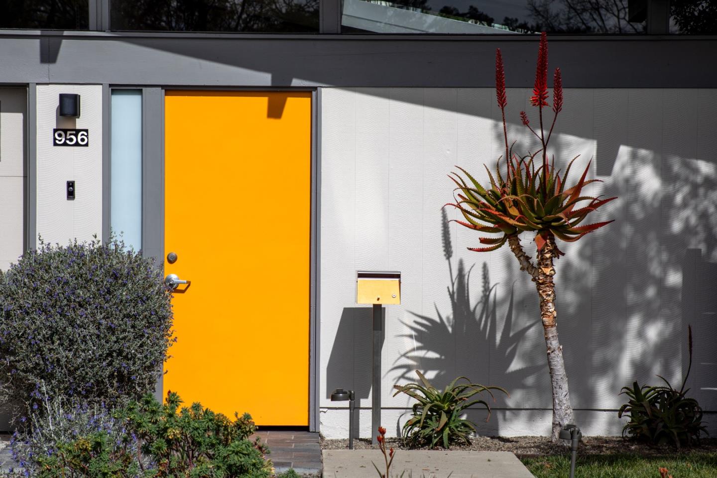 Detail Gallery Image 4 of 34 For 956 Trophy Dr, Mountain View,  CA 94040 - 3 Beds | 2 Baths