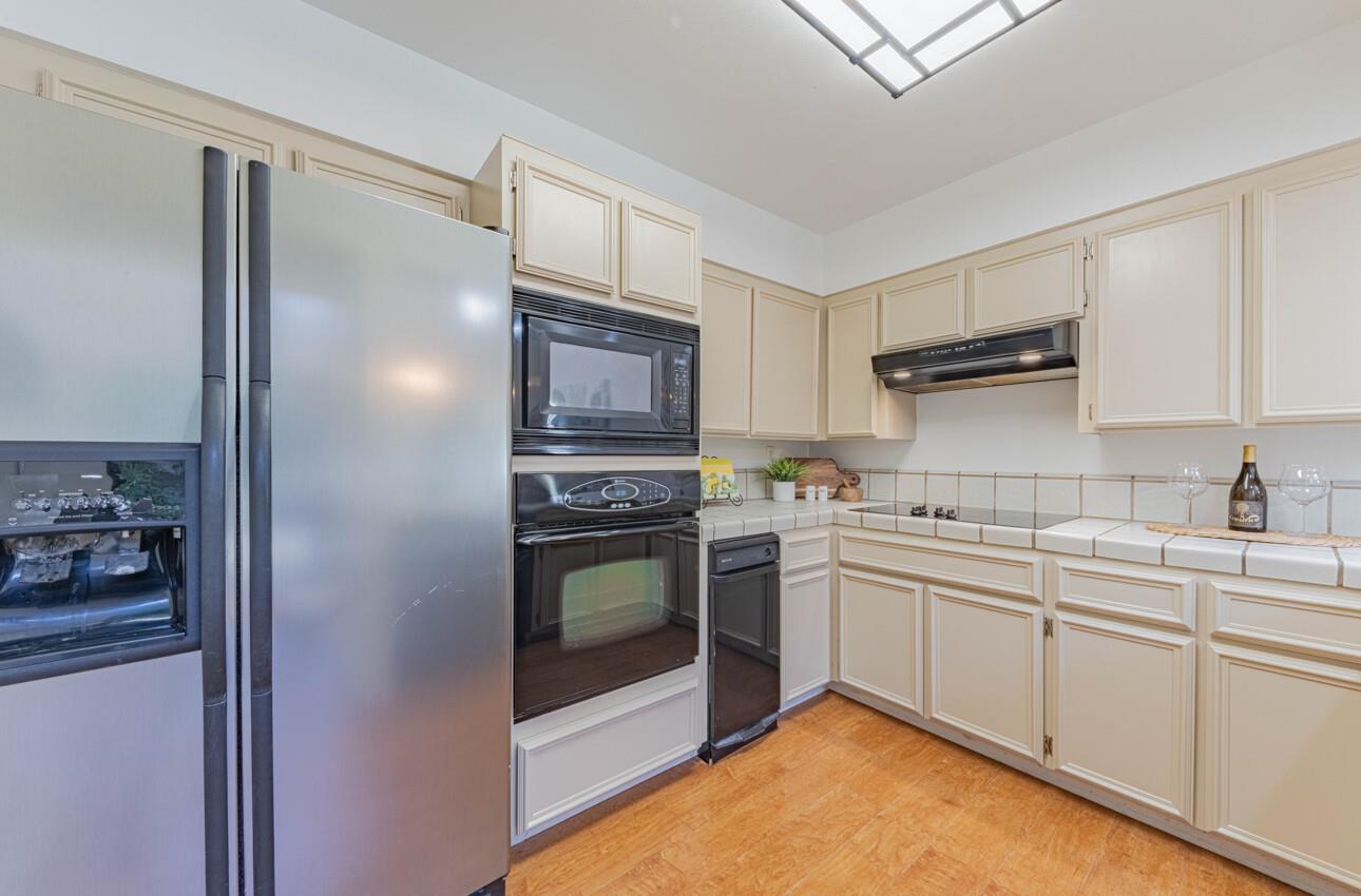 Detail Gallery Image 15 of 33 For 15 Montsalas Dr, Monterey,  CA 93940 - 2 Beds | 2 Baths