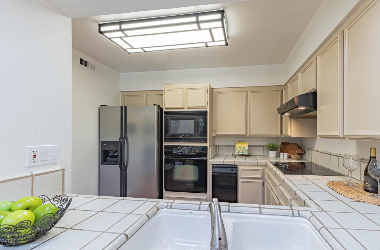 Detail Gallery Image 16 of 33 For 15 Montsalas Dr, Monterey,  CA 93940 - 2 Beds | 2 Baths