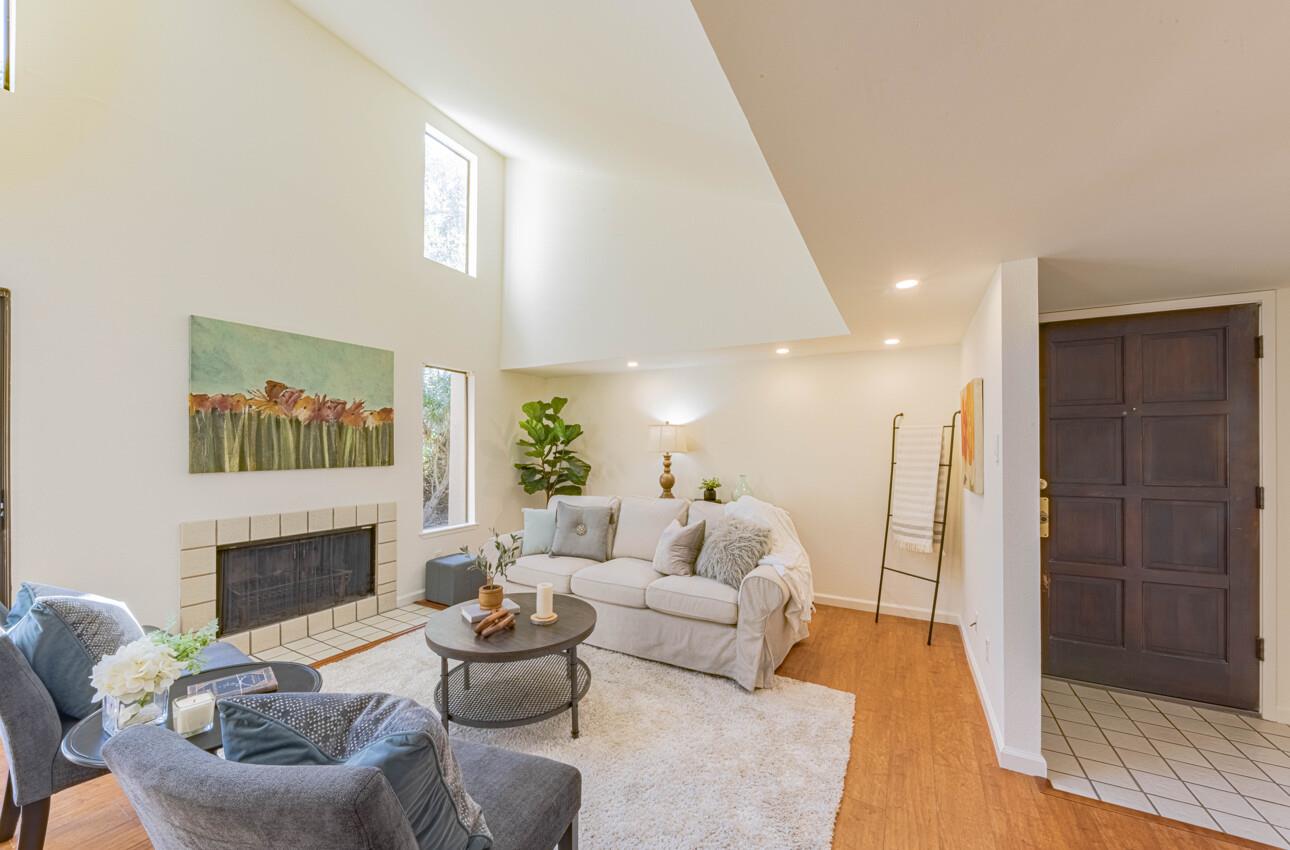 Detail Gallery Image 5 of 33 For 15 Montsalas Dr, Monterey,  CA 93940 - 2 Beds | 2 Baths