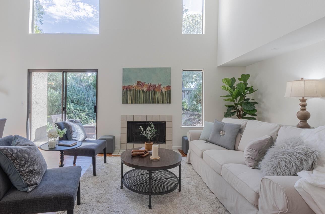 Detail Gallery Image 6 of 33 For 15 Montsalas Dr, Monterey,  CA 93940 - 2 Beds | 2 Baths