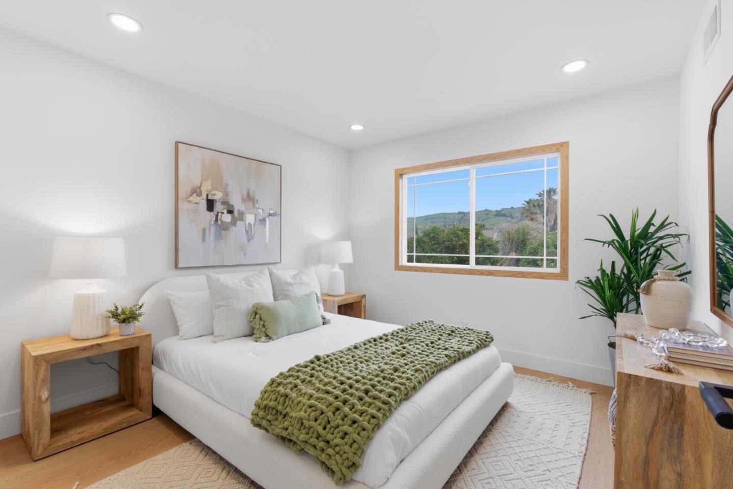 Detail Gallery Image 12 of 60 For 1174 San Moritz Dr, San Jose,  CA 95132 - 4 Beds | 2/1 Baths