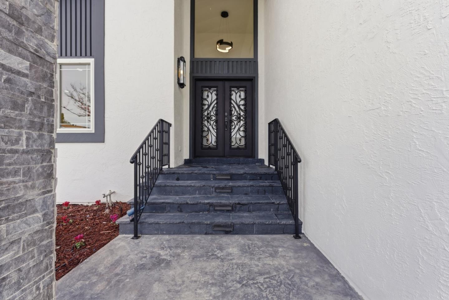 Detail Gallery Image 3 of 60 For 1174 San Moritz Dr, San Jose,  CA 95132 - 4 Beds | 2/1 Baths