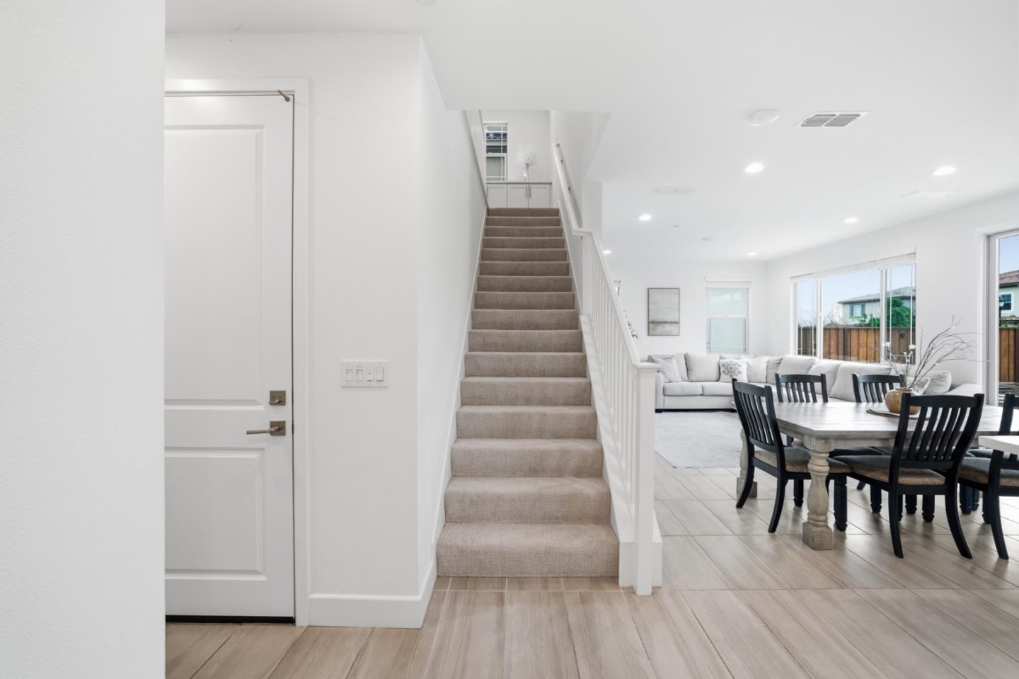 Detail Gallery Image 13 of 29 For 1122 S Morning Glory Dr, Tracy,  CA 95391 - 4 Beds | 3 Baths