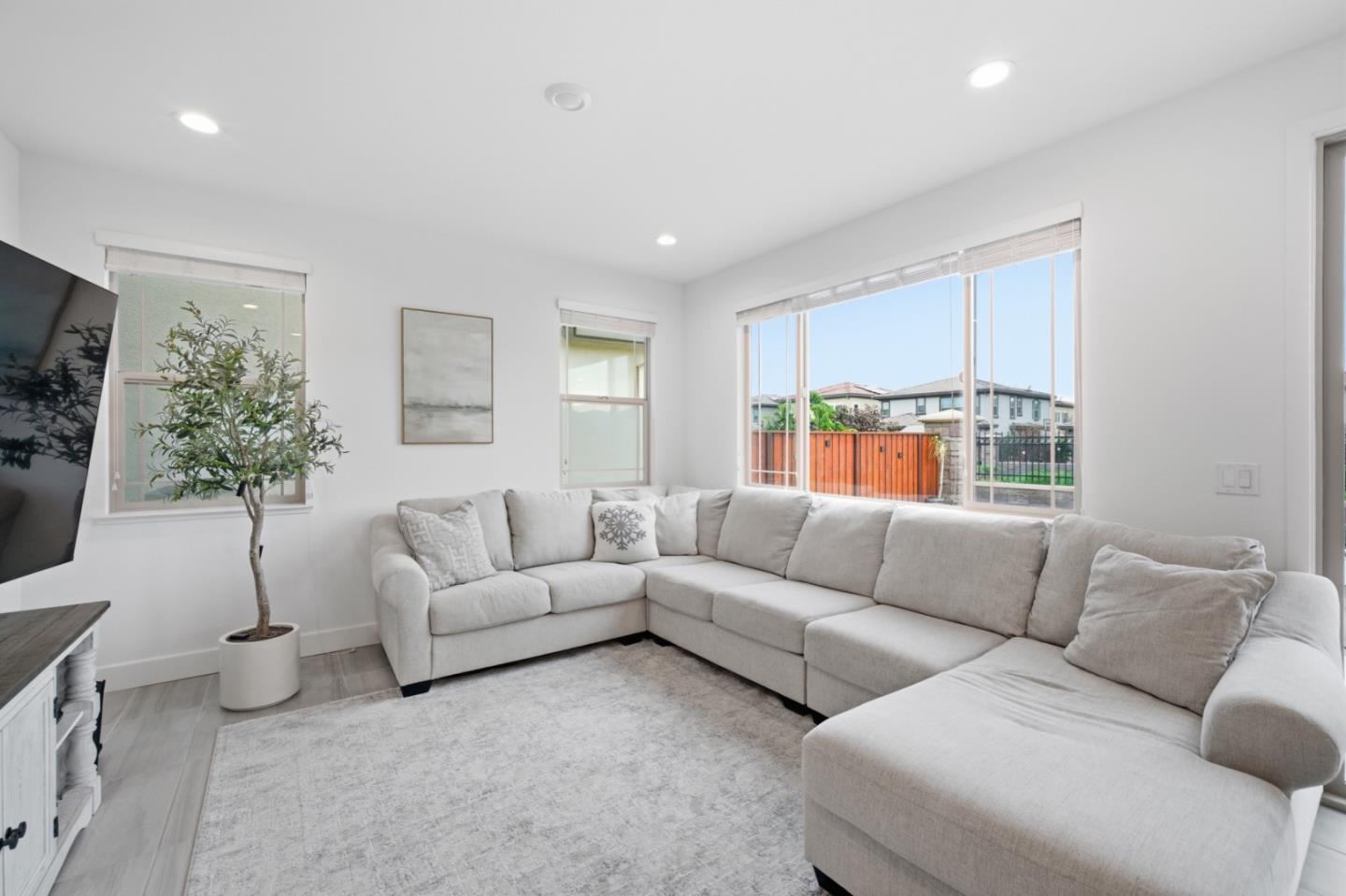 Detail Gallery Image 9 of 29 For 1122 S Morning Glory Dr, Tracy,  CA 95391 - 4 Beds | 3 Baths